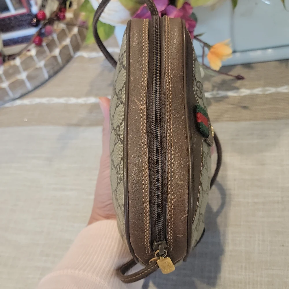Authentic Gucci vintage sling bag - Picture 8 of 11